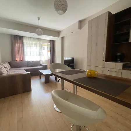 Deni Appartamento Durrës